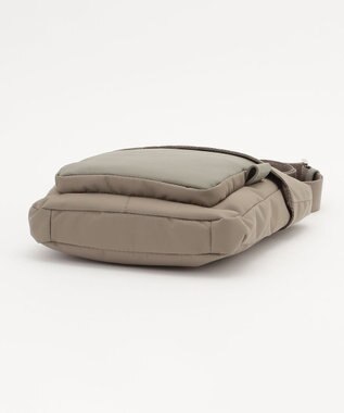 Y'SACCS リサイクルナイロン×カウレザー ラップポシェット グレージュ