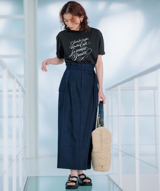 23区 【井波麻里衣さんコラボ】カリグラフィー プリント Tシャツ ブラック×フロスト