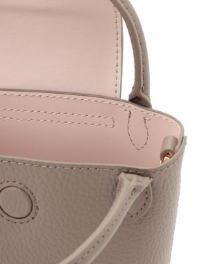 TOCCA 【八木アリサさん着用】PETAL SILHOUETTE LEATHER POCHETTE ポシェット ベージュ系