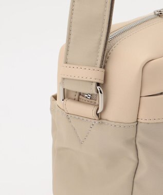 Y'SACCS ブロックモチーフショルダー アイボリー