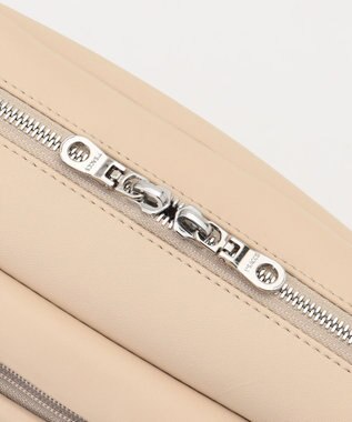 Y'SACCS ブロックモチーフショルダー アイボリー