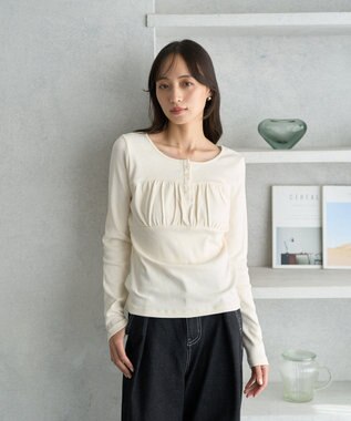 earth music&ecology 切替ギャザーコンパクトカットプルオーバー Off White