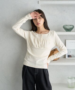 earth music&ecology 切替ギャザーコンパクトカットプルオーバー Off White