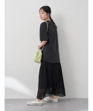 earth music&ecology ラウンドヘムルーズＴ（汗じみ防止） Black