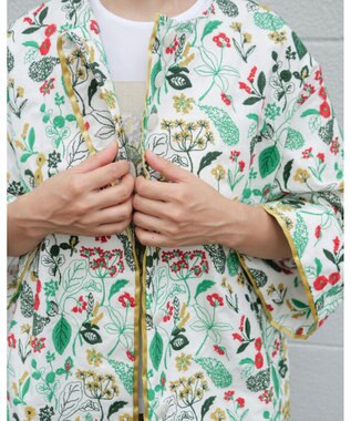 muuc 筆記帳刺繍ショートコート〈国産・muucオリジナル総柄刺繍〉〈上質な綿混ダンガリー〉〈中に着込めるゆとり袖・Aライン〉〈3シーズン春秋冬〉 ホワイト