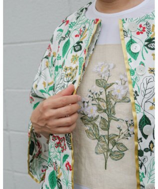 muuc 筆記帳刺繍ショートコート〈国産・muucオリジナル総柄刺繍〉〈上質な綿混ダンガリー〉〈中に着込めるゆとり袖・Aライン〉〈3シーズン春秋冬〉 ホワイト