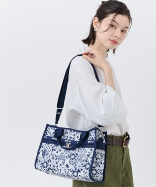 LeSportsac LARGE E/W TH TOTE/フローラルレースネイビー