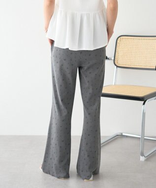 earth music&ecology フラワーピグメントリブフレアパンツ Charcoal Gray