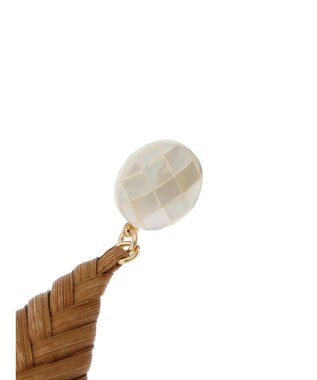 Green Parks ｅｖｅｒｙ　ｗａｌｋ．シェルパーツシズク編みピアス Brown