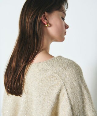 GRACE CONTINENTAL ラメVネックニットトップ ゴールド