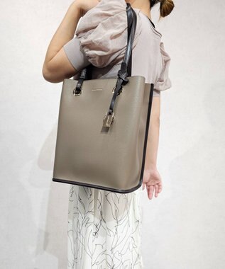 style code 【MERCURYDUO/マーキュリーデュオ】メタルアイレット　縦長トートバッグ 推し活ラージバッグ 縦長ショルダーバッグ グレージュ