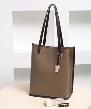 style code 【MERCURYDUO/マーキュリーデュオ】メタルアイレット　縦長トートバッグ 推し活ラージバッグ 縦長ショルダーバッグ グレージュ