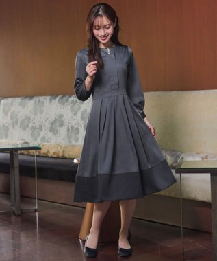 Tiaclasse 【セレモニー・新色追加】キーネックフレアワンピース グレー×チャコールグレー