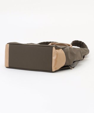 LA BAGAGERIE ツイルナイロン×エナメル リュックサック カーキ