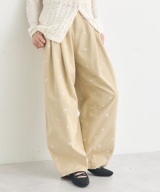 earth music&ecology 【綿100】フラワー刺繍ツイルカーブパンツ