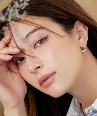 Tiaclasse 【金属アレルギー対応・選べる2タイプ】クリスタルリボンピアス シルバーA