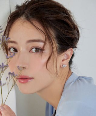 Tiaclasse 【金属アレルギー対応・選べる2タイプ】クリスタルリボンピアス シルバーB