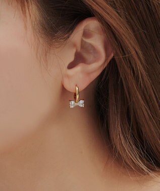 Tiaclasse 【金属アレルギー対応・選べる2タイプ】クリスタルリボンピアス ゴールドA