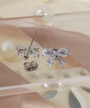 Tiaclasse 【金属アレルギー対応・選べる2タイプ】クリスタルリボンピアス シルバーB