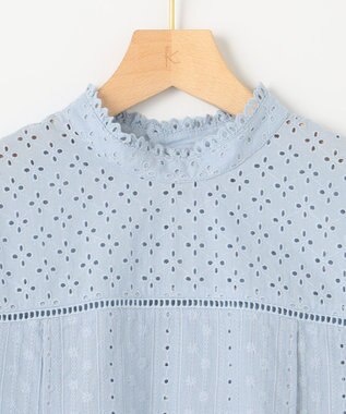 組曲 【WEB限定色あり】エンブロイダリーレース　ハイネック半袖ブラウス 【WEB限定】サックスブルー系9