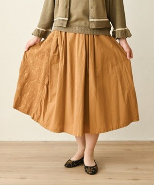 muuc 〈オーガニックコットン〉〈通年着られる〉フラワーノット刺繍 ウエスト後ろゴムあり 裏地あり ギャザースカート ブラウン