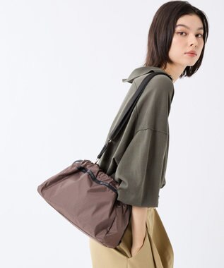 LeSportsac E/W CITY DRAWSTRING BAG /アップタウンダークチョコ/ブラック