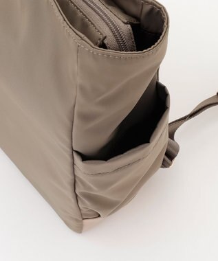 LA BAGAGERIE ツイルナイロン×エナメル リュックサック グレージュ