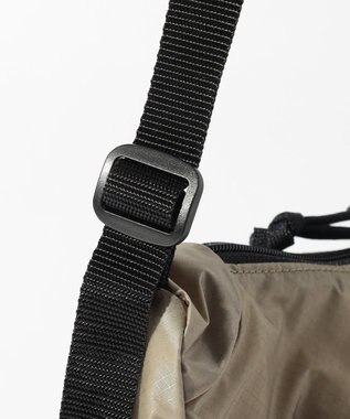 JOSEPH ABBOUD MOUNTAIN 【軽量/撥水】コーデュラナイロンリップ サコッシュ アイボリー系