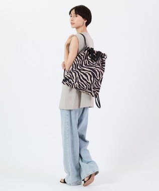 LeSportsac TH CITY KNAPSACK/アップタウンラフィアゼブラ/ブラック アップタウンラフィアゼブラ/ブラック
