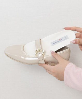 Bridget Birkin ＜3E＞【Bridget Birkin Walk】ビジューメリージェーンパンプス ライトベージュエナメル