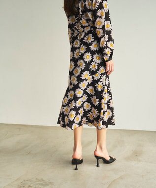GRACE CONTINENTAL マーガレットフラワープリントスカート ブラック