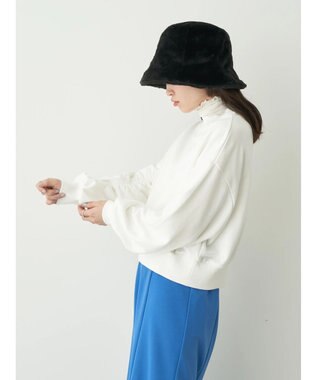 earth music&ecology クルーネック袖シャーリングスウェット White