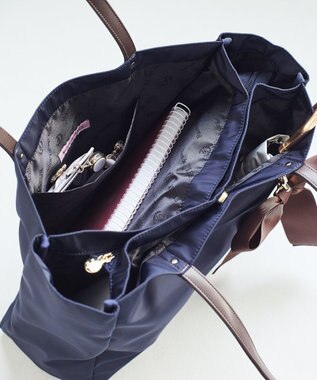 Maison de FLEUR リボンチャーム付き3ルームトートバッグ Navy