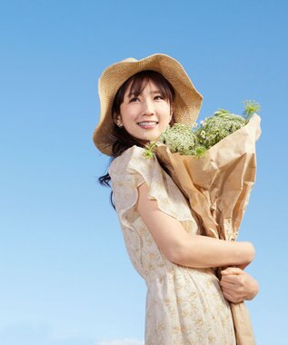 Tiaclasse 【小倉優子さん着用・洗える】フレアスリーブ柄ワンピース ベージュ