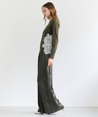 BEIGE， WILLOW / アシンメトリーレースクルーネックニット Khaki × White