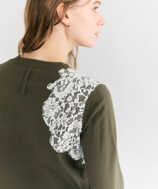 BEIGE， WILLOW / アシンメトリーレースクルーネックニット Khaki × White