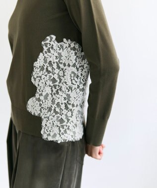 BEIGE， WILLOW / アシンメトリーレースクルーネックニット Khaki × White