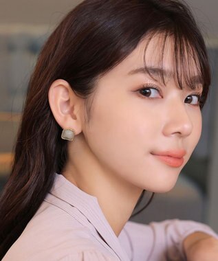 Tiaclasse カラースクエアピアス ゴールド×ブラウン