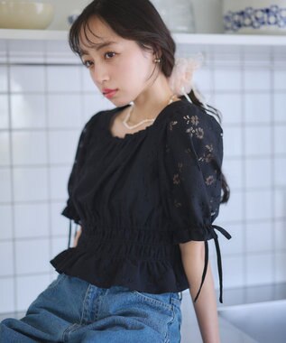 earth music&ecology 透かし花柄ブラウス Black