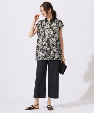 自由区 【カタログ掲載・洗える】モノトーンフラワープリント ブラウス オフｘブラック