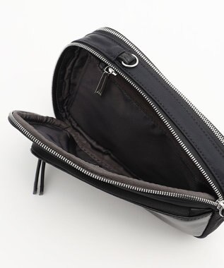 Y'SACCS ナイロン×リサイクルレザー　コンビマルチポシェット ブラック