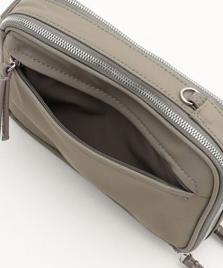 Y'SACCS ナイロン×リサイクルレザー　コンビマルチポシェット グレージュ