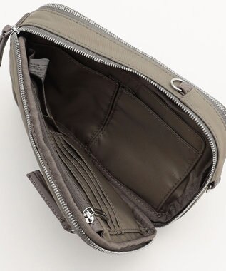 Y'SACCS ナイロン×リサイクルレザー　コンビマルチポシェット グレージュ