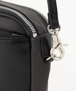 Y'SACCS ナイロン×リサイクルレザー　コンビマルチポシェット グレー