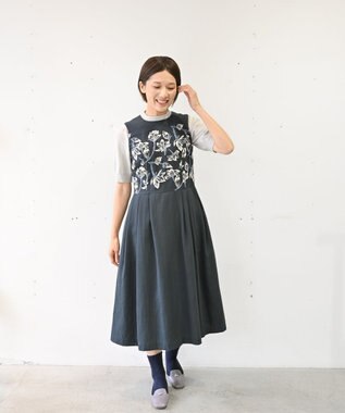 muuc 〈遠州織物の工場で織られた上質なコットン生地〉モクレン刺繍 後ろファスナー有り ノーカラー ノースリーブ ウエスト切り替えワンピース（セットアップ可能） ネイビー×グレー