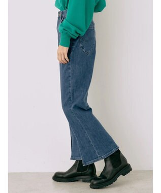 earth music&ecology Ｌｅｅ×ｅ．ｍ．ａ．ｅ．スリットフレアデニムパンツ Light Indigo