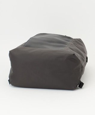 Y'SACCS ナイロン×リサイクルレザー　コンビマルチリュック グレー