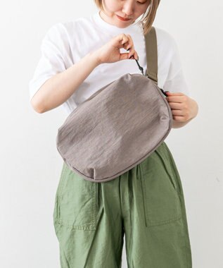 NIZYU KANO FUKUI SIWAナイロンボディバッグ Lサイズ グレージュ