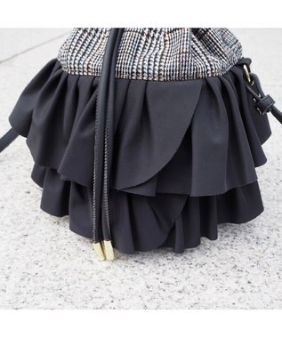 LA BAGAGERIE 【インスタグラマー chiyoさん×LA BAGAGERIE】フリルバケットバッグ グレー