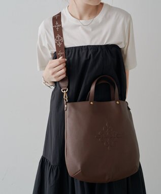 russet 《トートバッグ人気NO.1モデル》スリム2WAYトートバッグ <エンボスモノグラム>(CE-1611) D.Brown